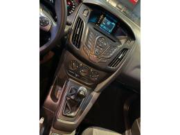 FORD - FOCUS - 2013/2014 - Preta - R$ 51.900,00